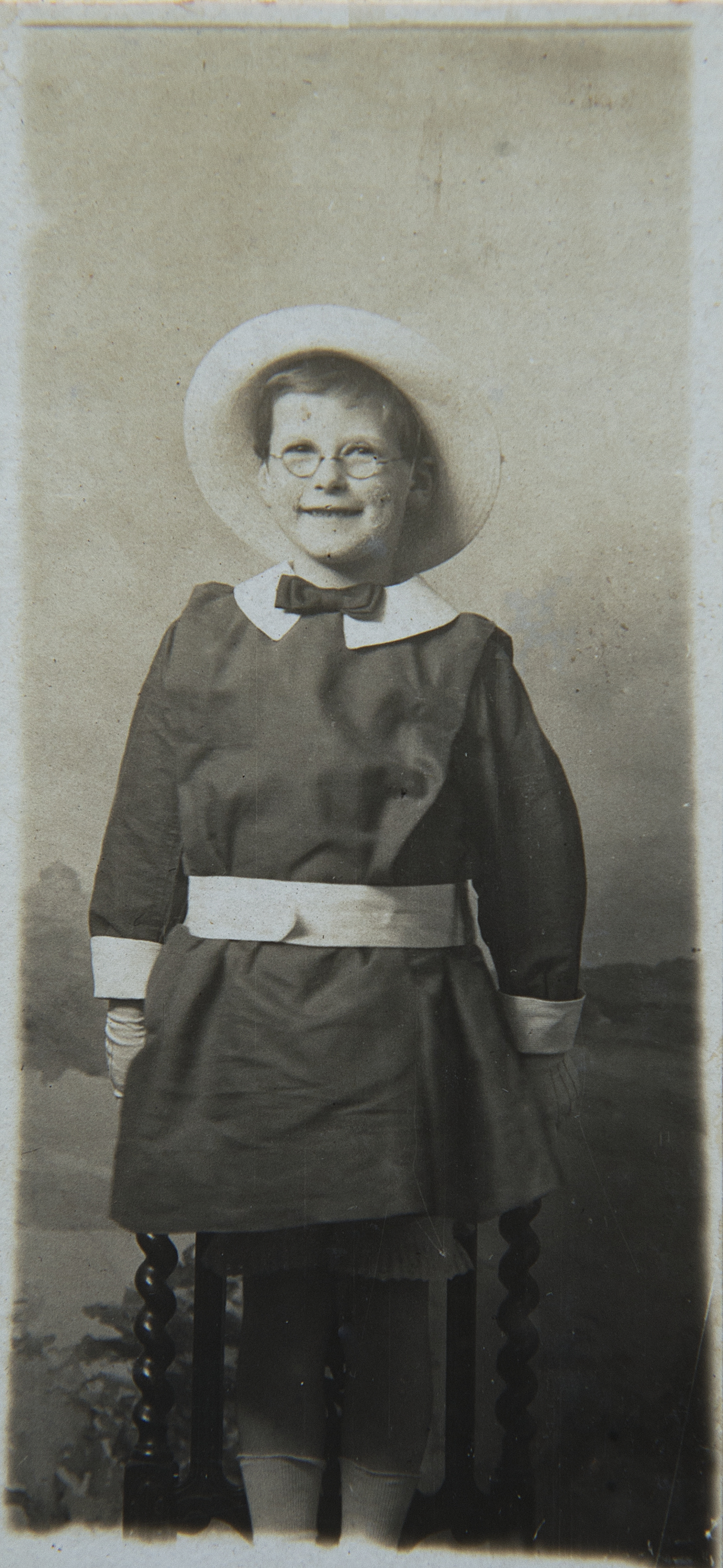 Black and white portrait of young woman wearing a hat and glasses